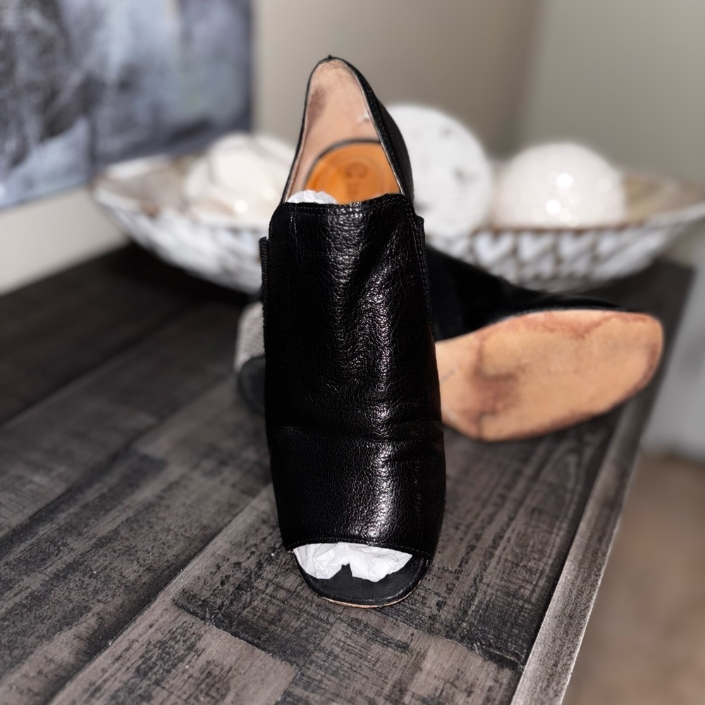 Corso Como “Solanya” Peep Toe Snakeskin Block Heel 7.5 M Womens Slip On Sandals - Picture 3 of 10